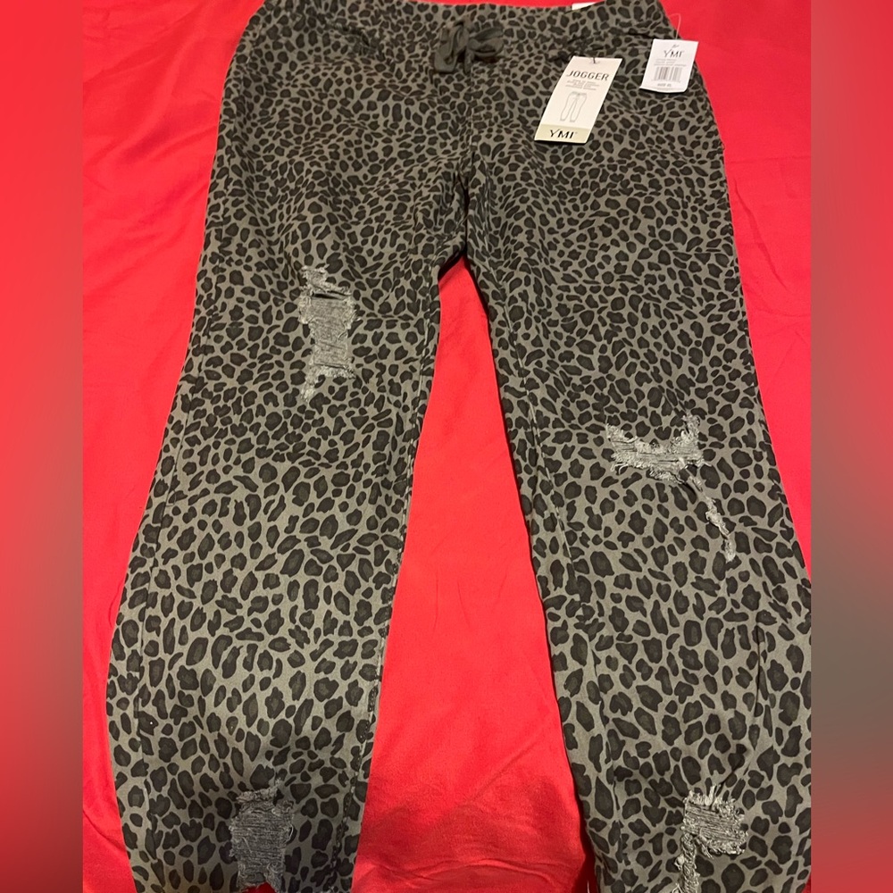 YMI Black and Gray Leopard Print Jeggings